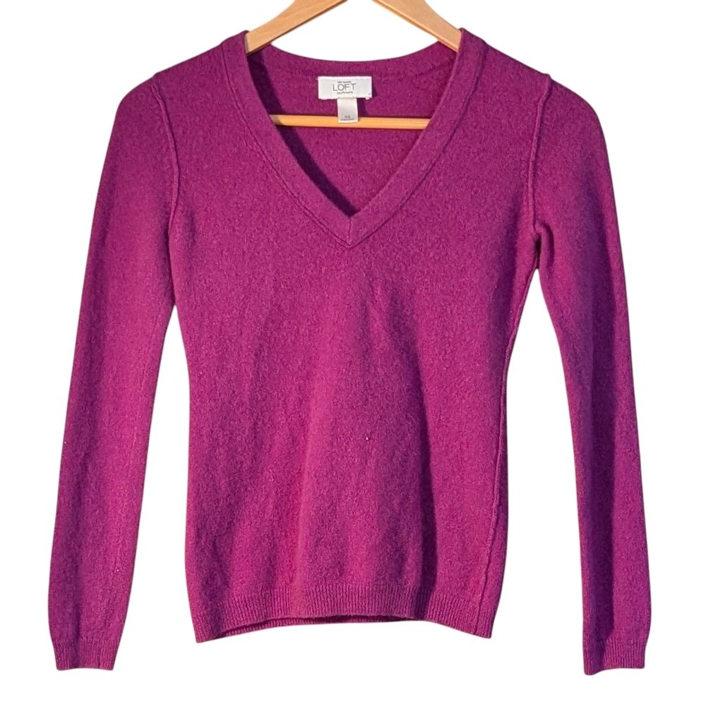 LOFT Magenta V-Neck Cashmere Sweater XS Classic Quiet Luxury Preppy